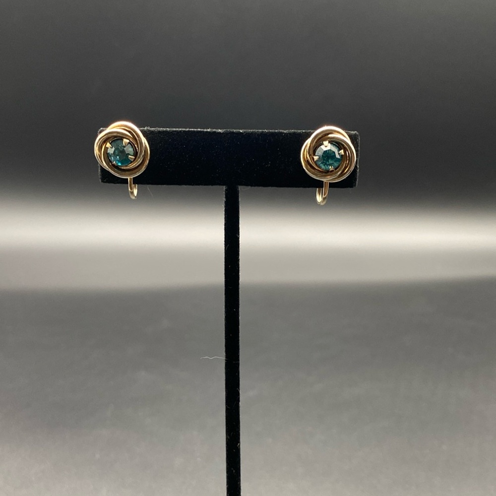 Item 763 Vintage Screw back Earrings Gold tone Circle Blue Gems